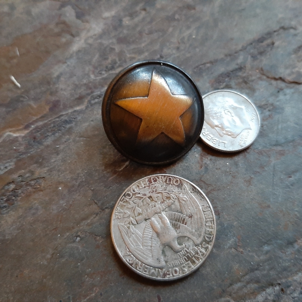 Buttons. Each pkg has 12 same button